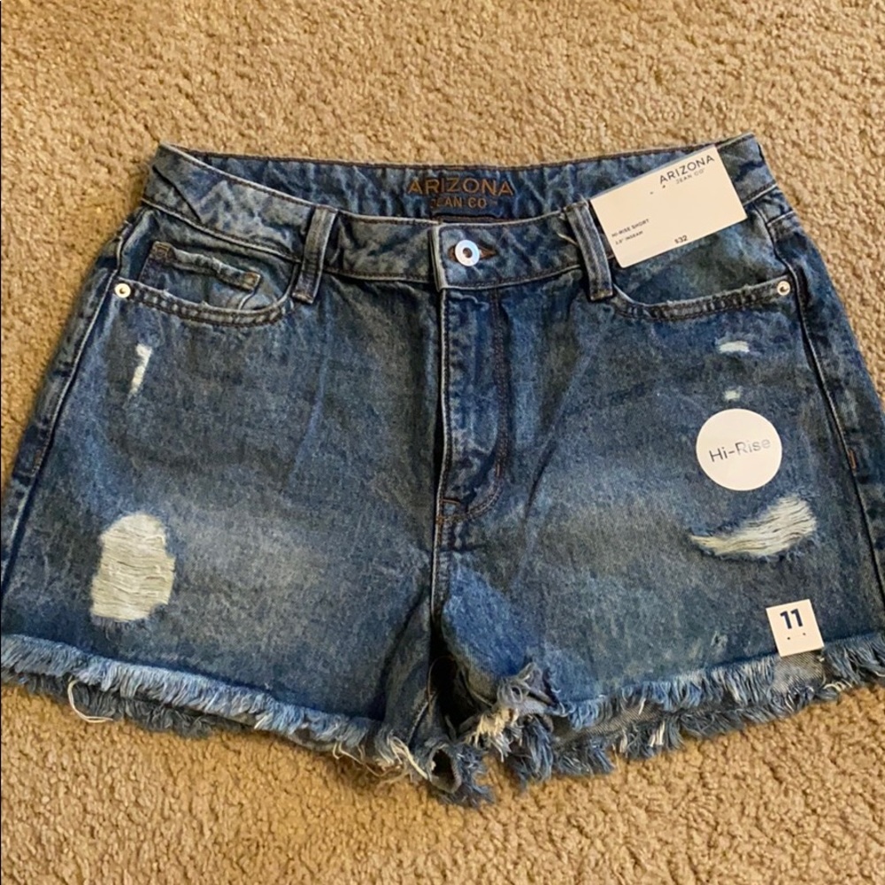 Arizona Jean NWT Hi-Rise distressed shorts  11 JRS